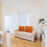 Lovely 2Bd Cottage In Citycenter