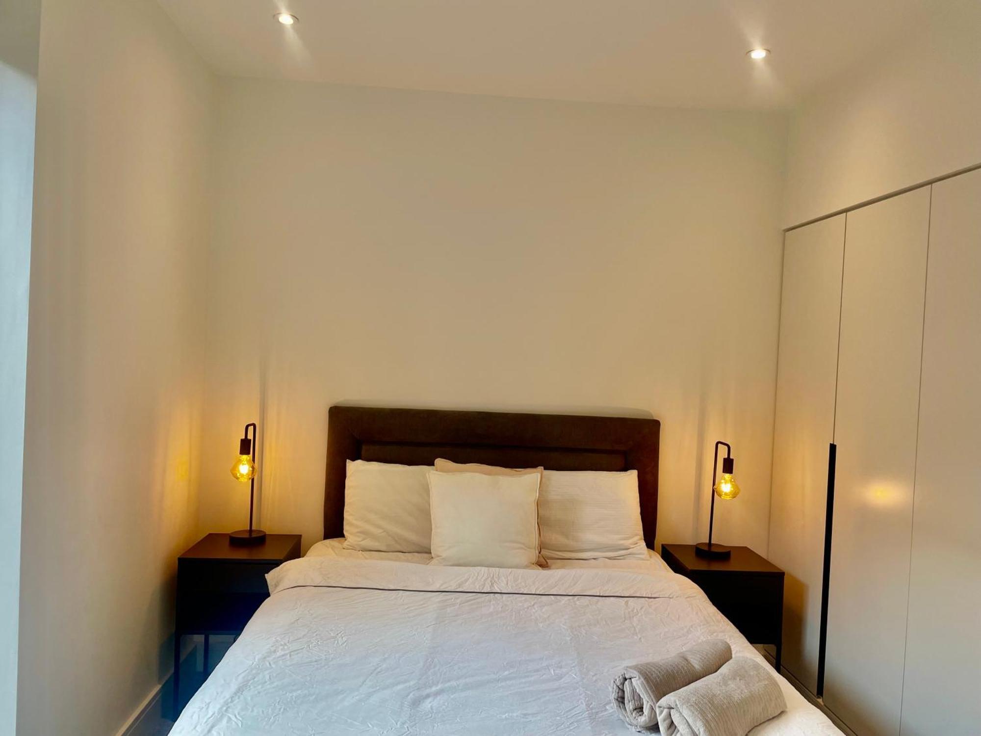 Homestay Modern Ensuite Double Bedroom
