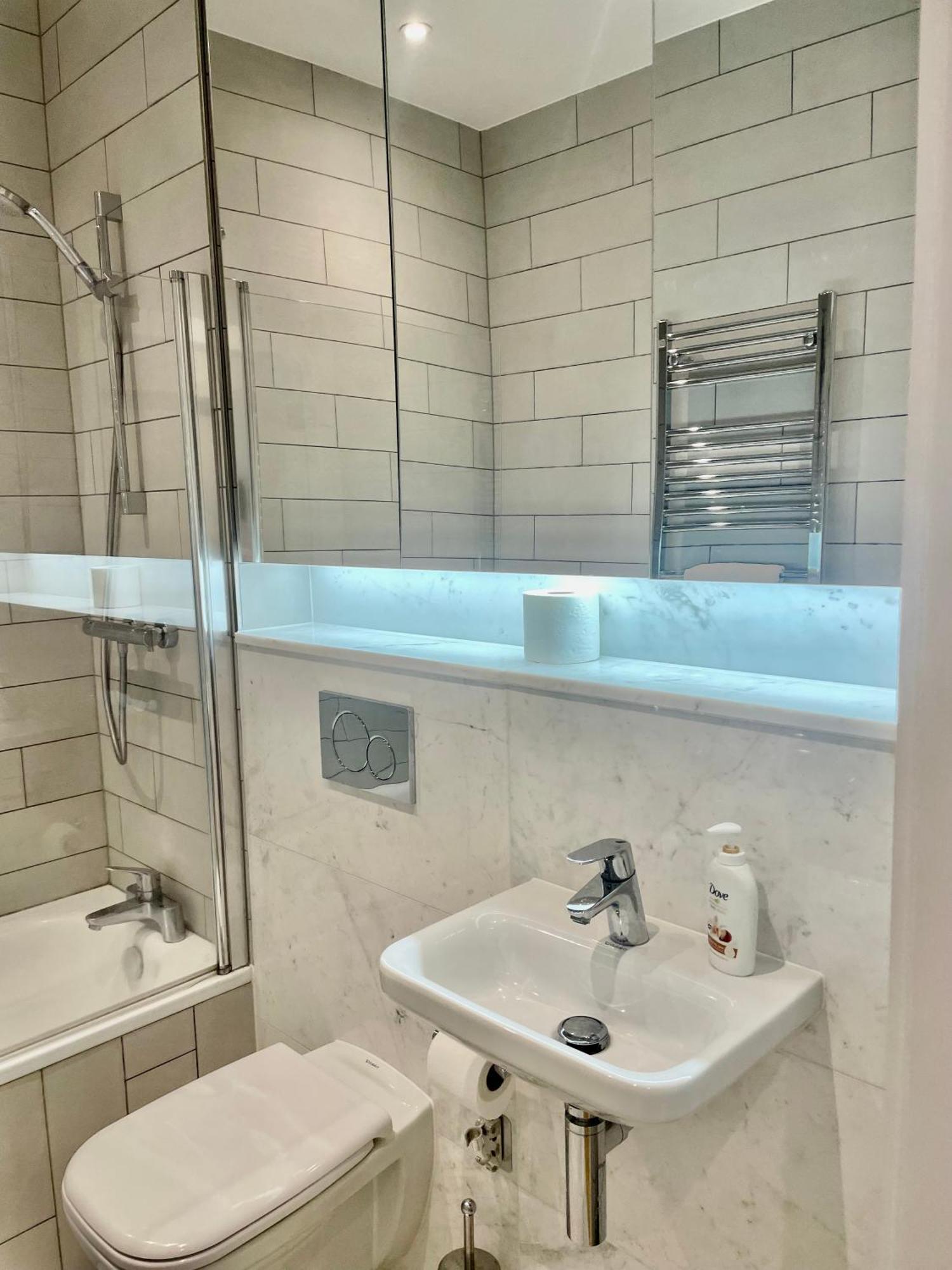 Modern Ensuite Double Bedroom