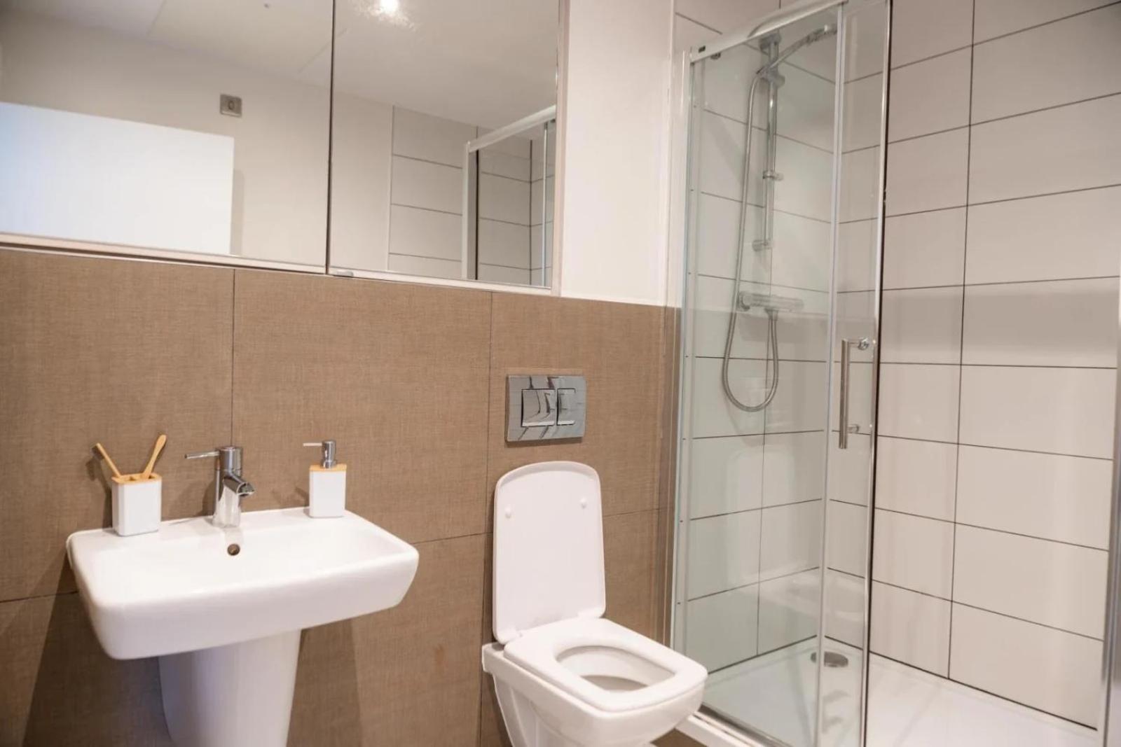 Apartment Arasian P&v In