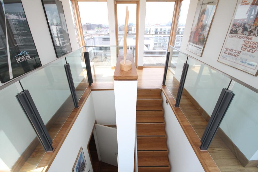 Apartment Magnificent Penthouse With Waterside Views
