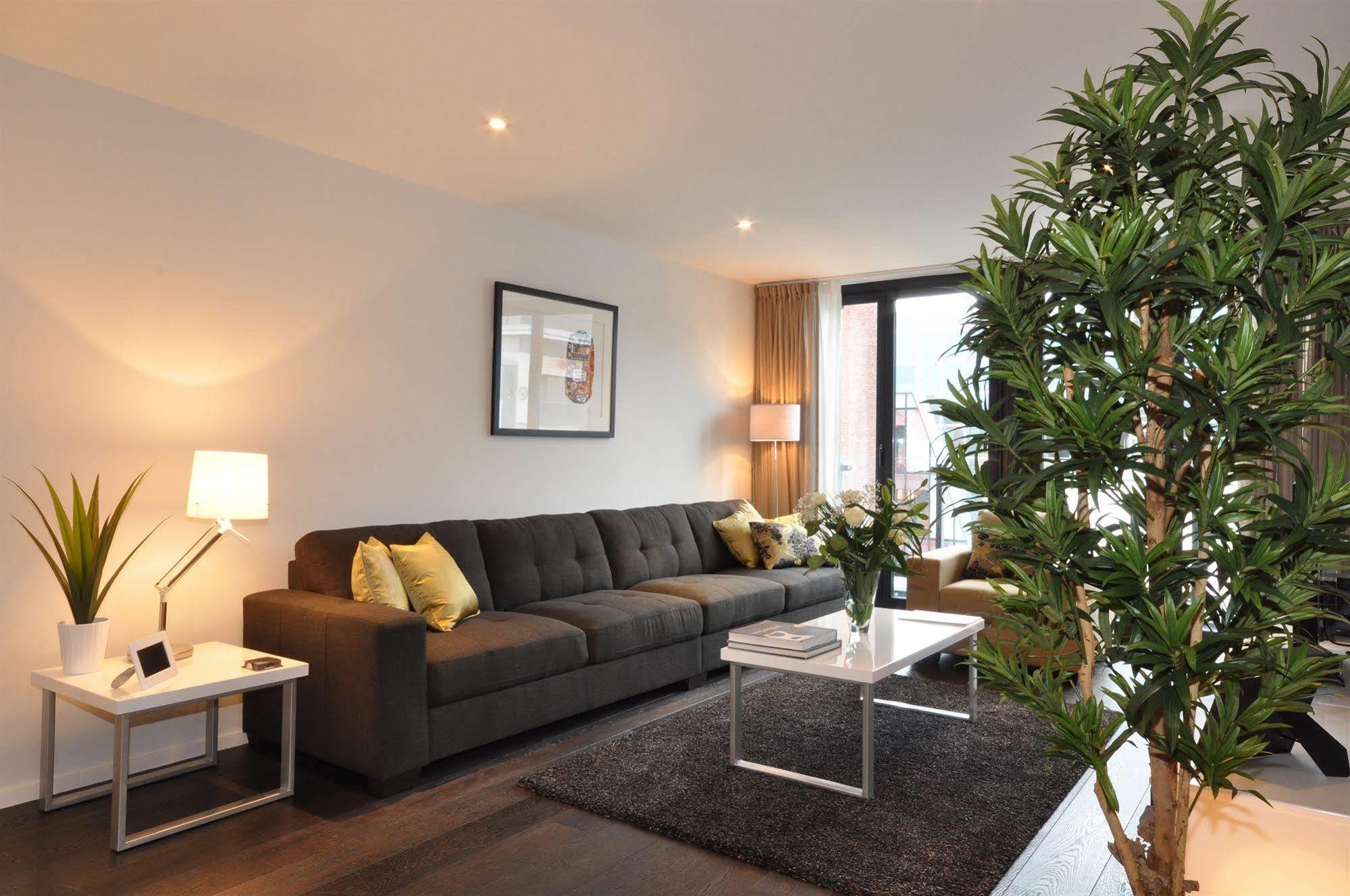Your Base - Grand Canal Square Apartment Dublin