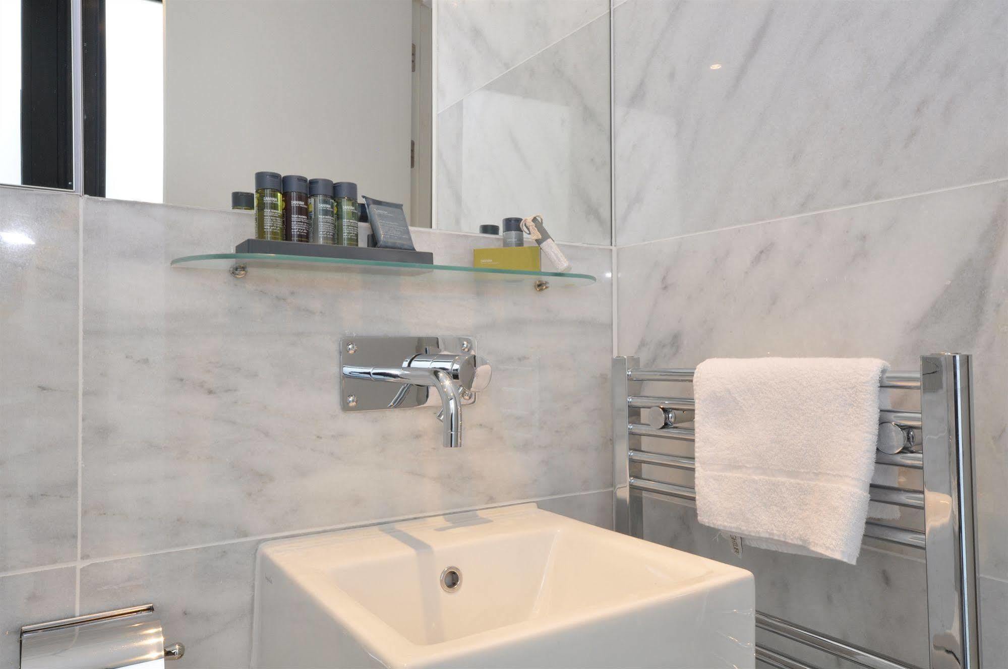Your Base - Grand Canal Square Apartment