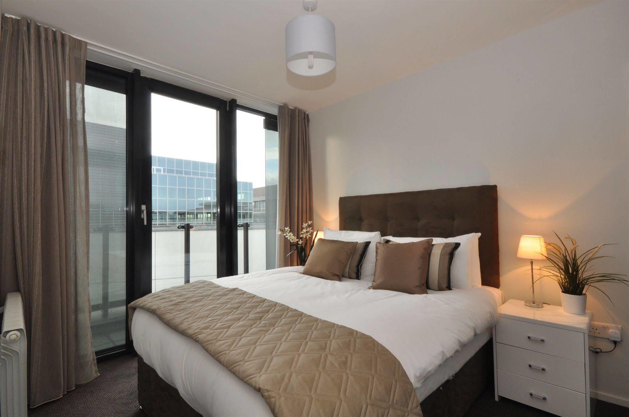 Your Base - Grand Canal Square Apartment