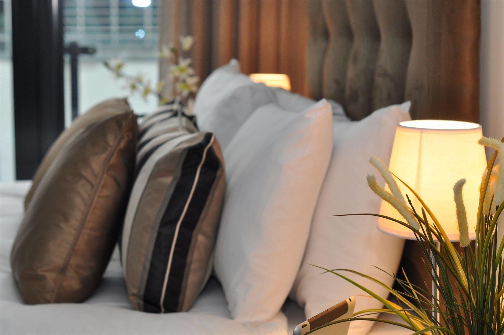Apartment Your Base - Grand Canal Square Dublin