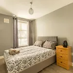 Modern Elegant Central Apt With Parking