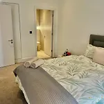Modern Ensuite Double Bedroom