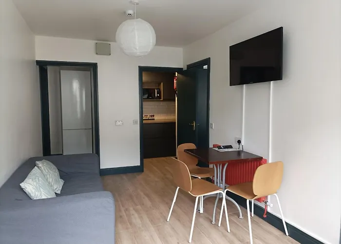 Tom Dick And Harriet\'S Accommodation