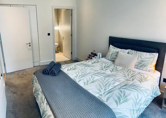 Modern Ensuite Double Bedroom