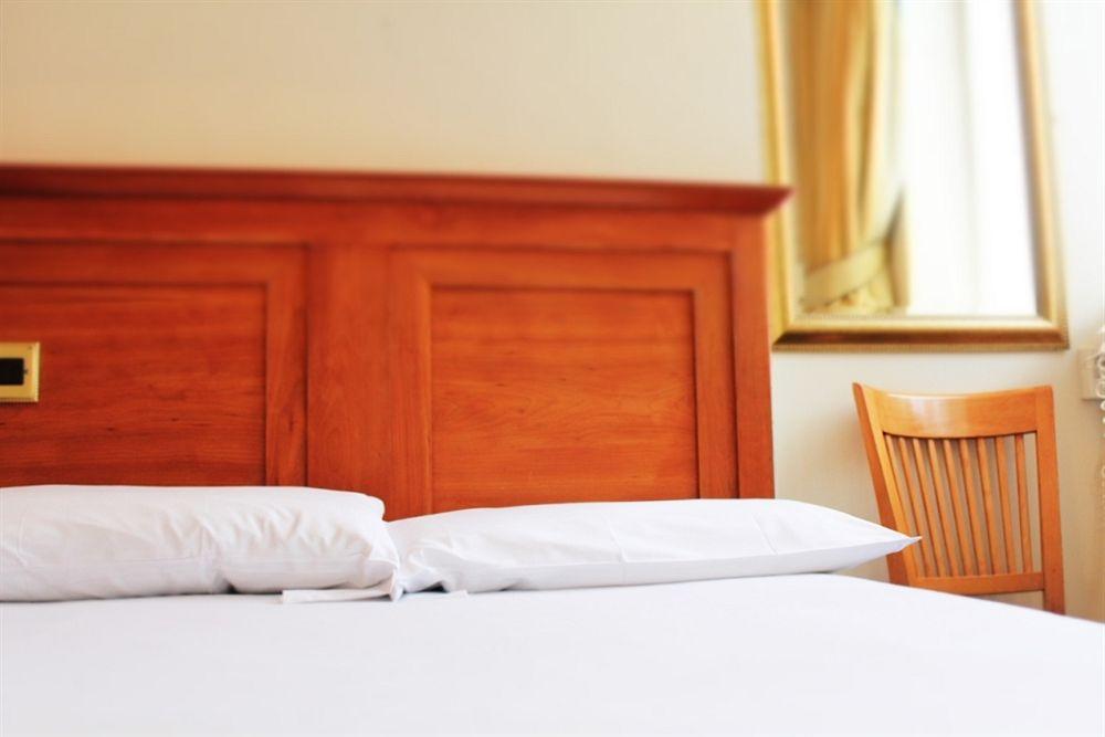 Lynams Hotel Dublin