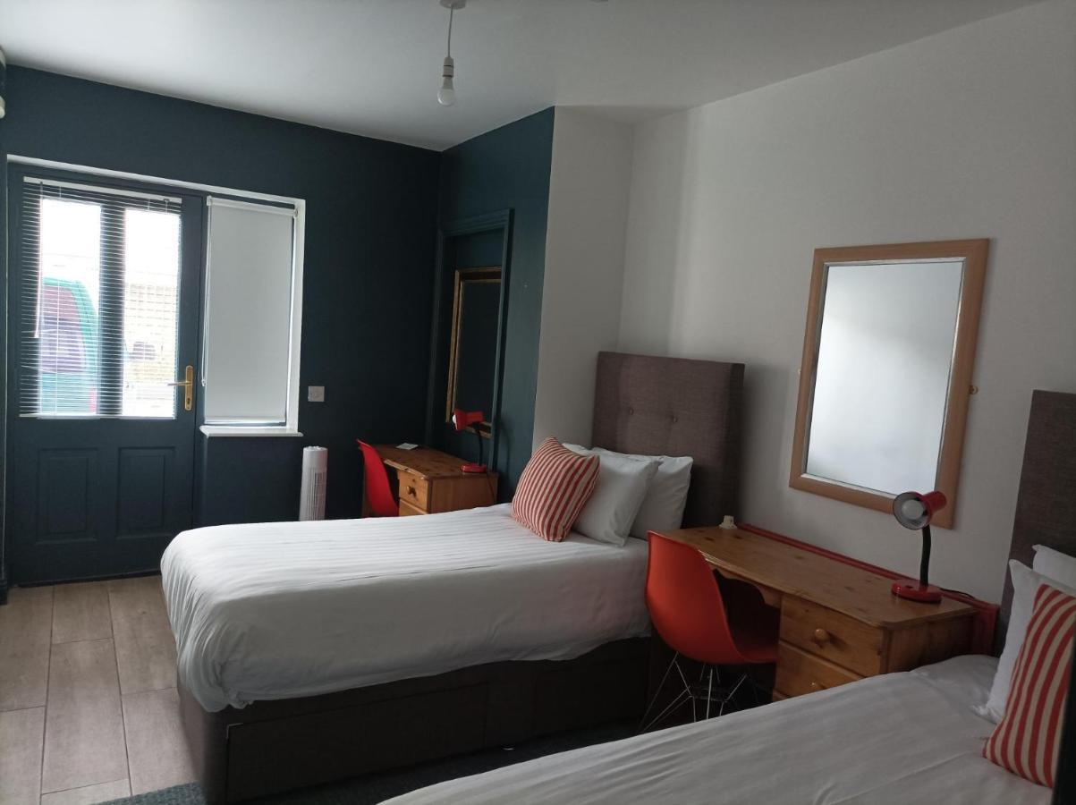 Guest house Tom Dick And Harriet's 3*