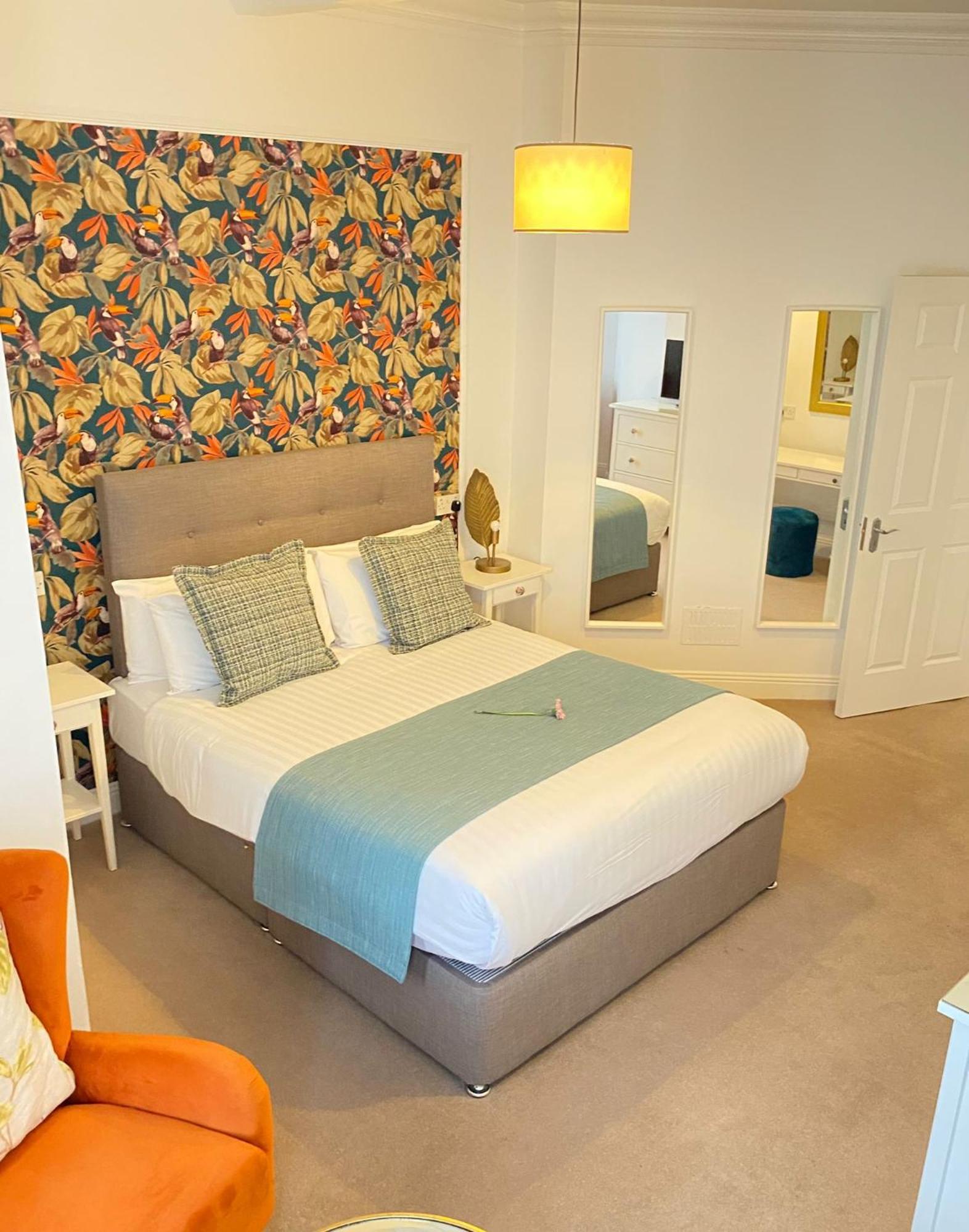Guest house Tom Dick And Harriet's 3*
