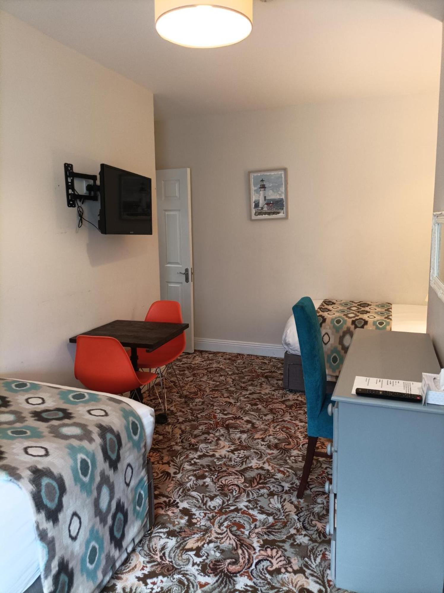 Guest house Tom Dick And Harriet's 3*