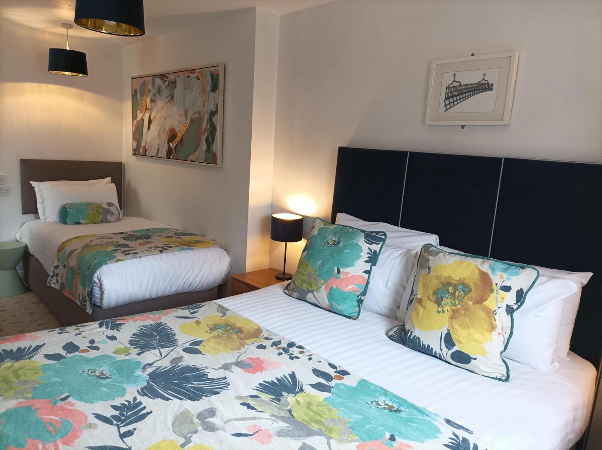 Guest house Tom Dick And Harriet's 3*