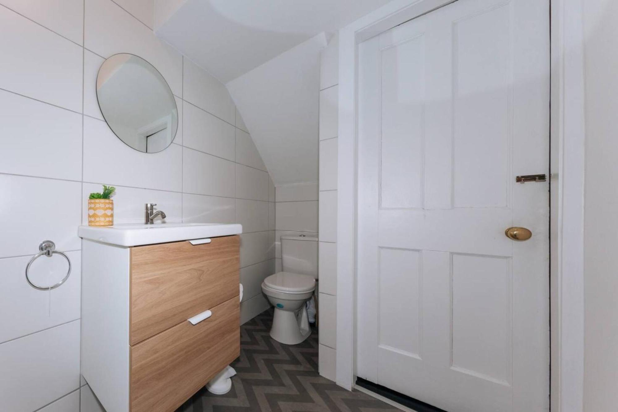 Centrally Located & Spacious 4bd House- St Kevin's Holiday home Dublin