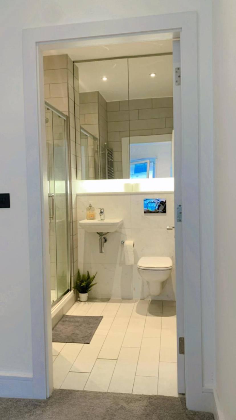 Modern Ensuite Double Bedroom
