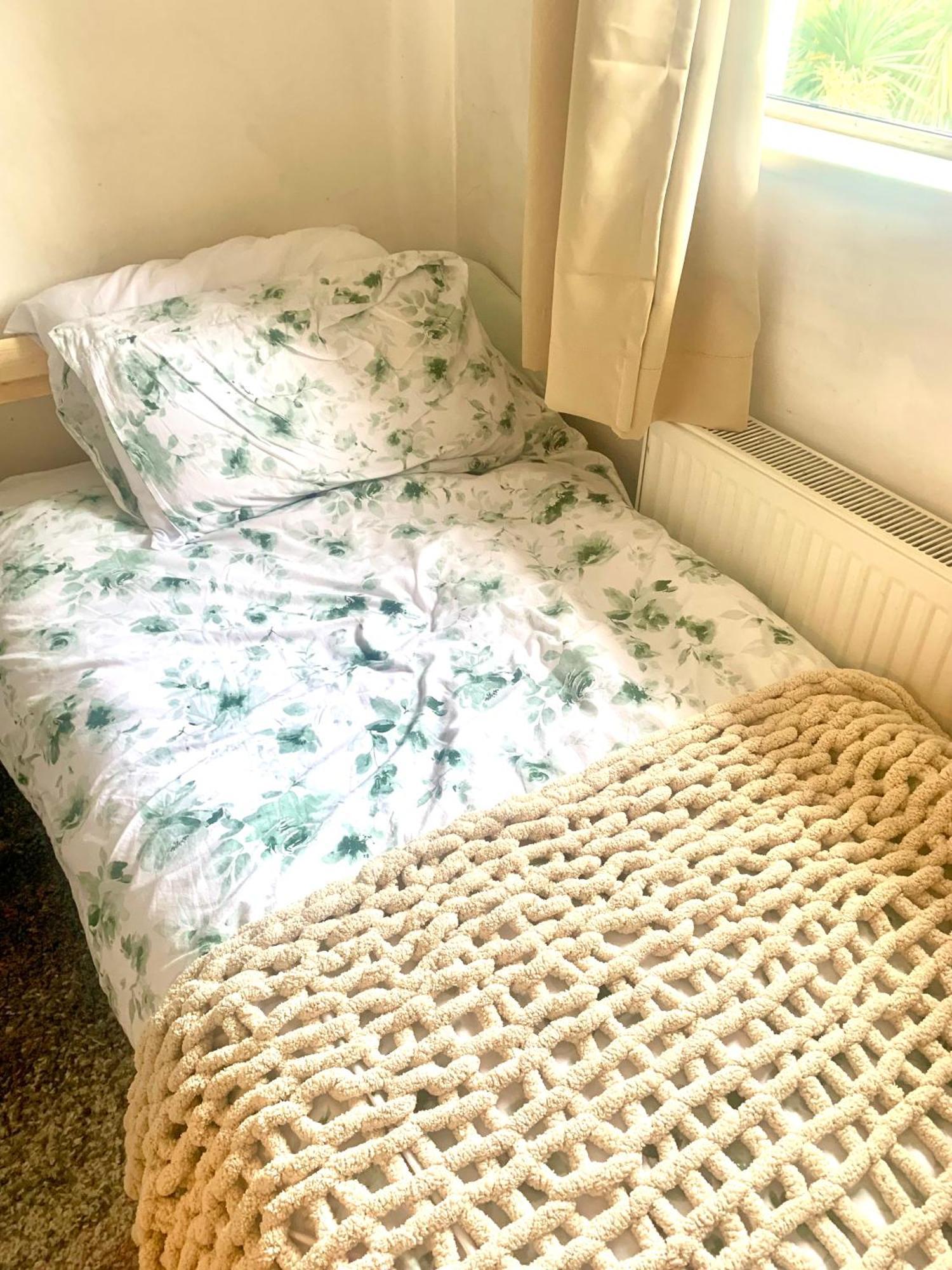 Small Comfy In Family Homestay *