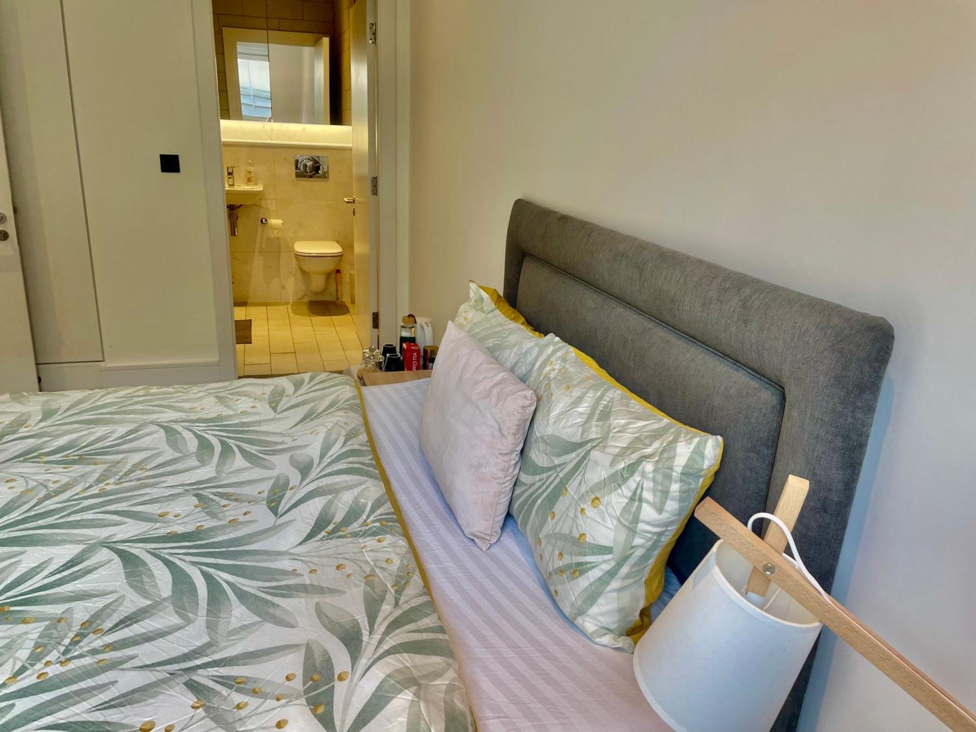 Modern Ensuite Double Bedroom