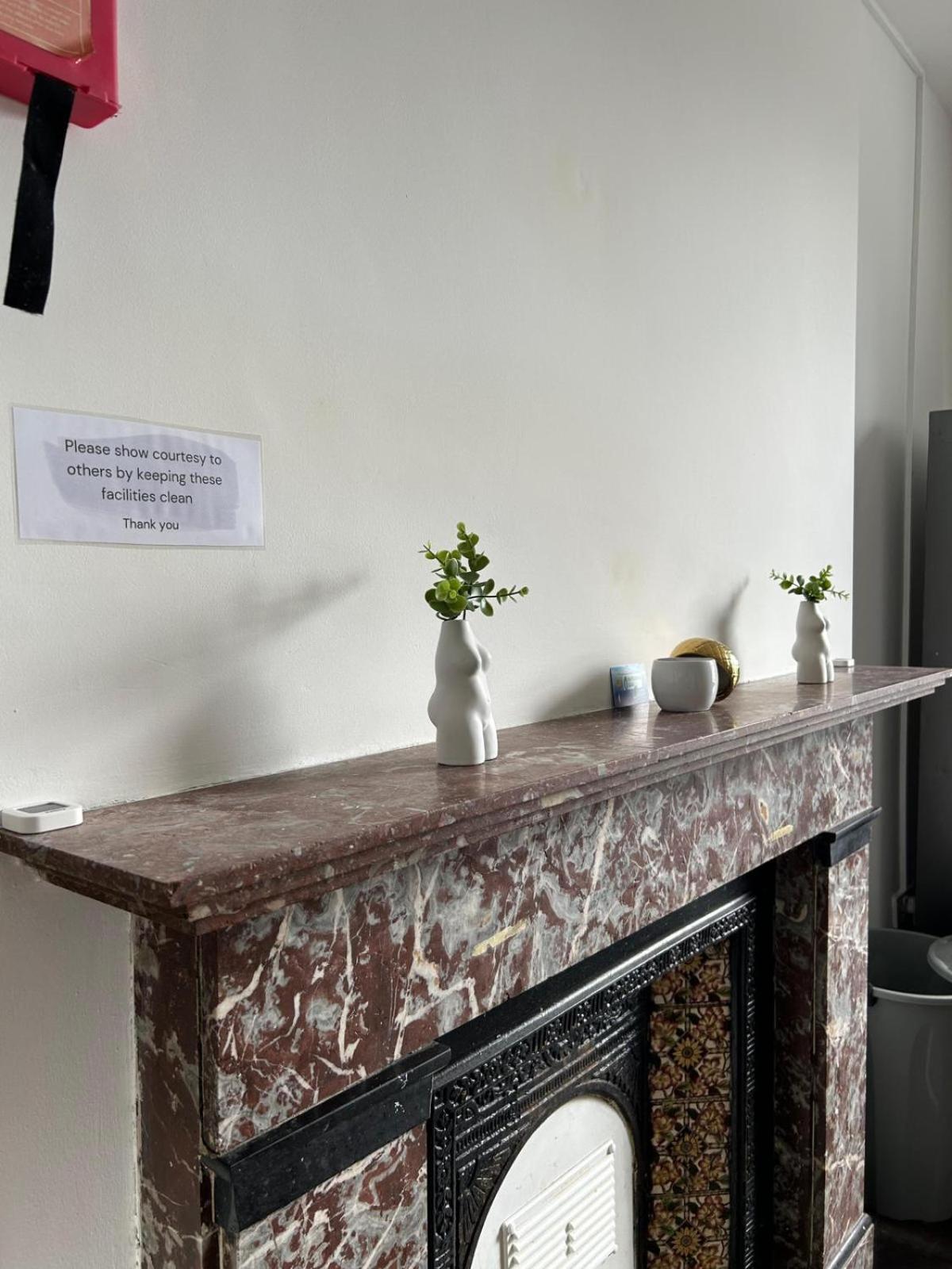 Hostel Sarsfields Communities *