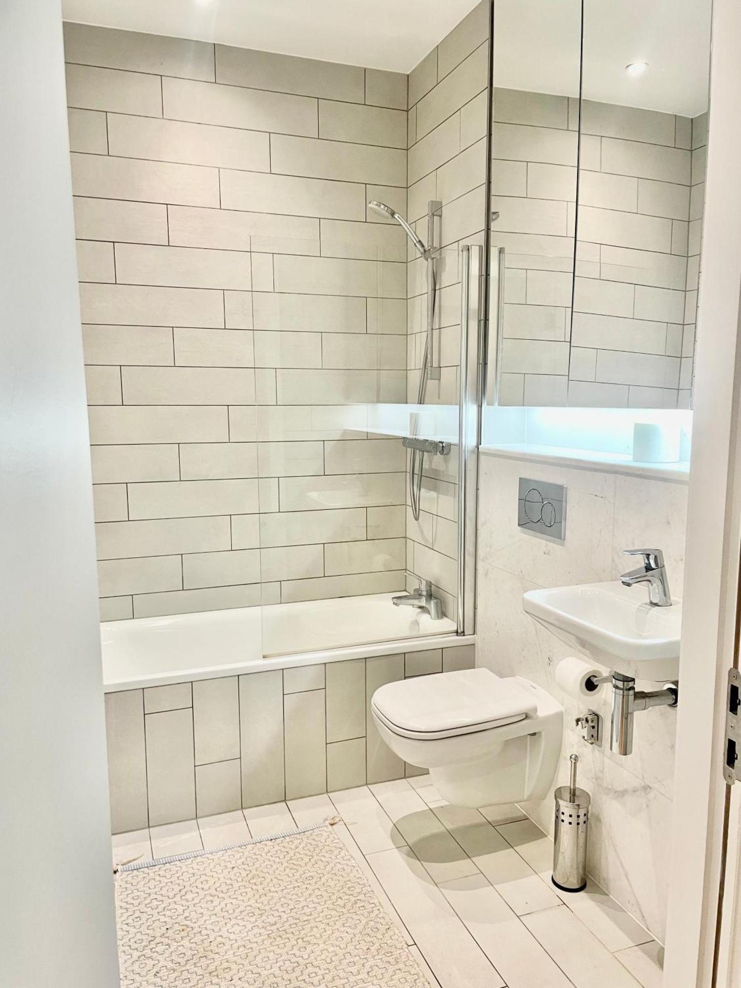 Modern Ensuite Double Bedroom Dublin