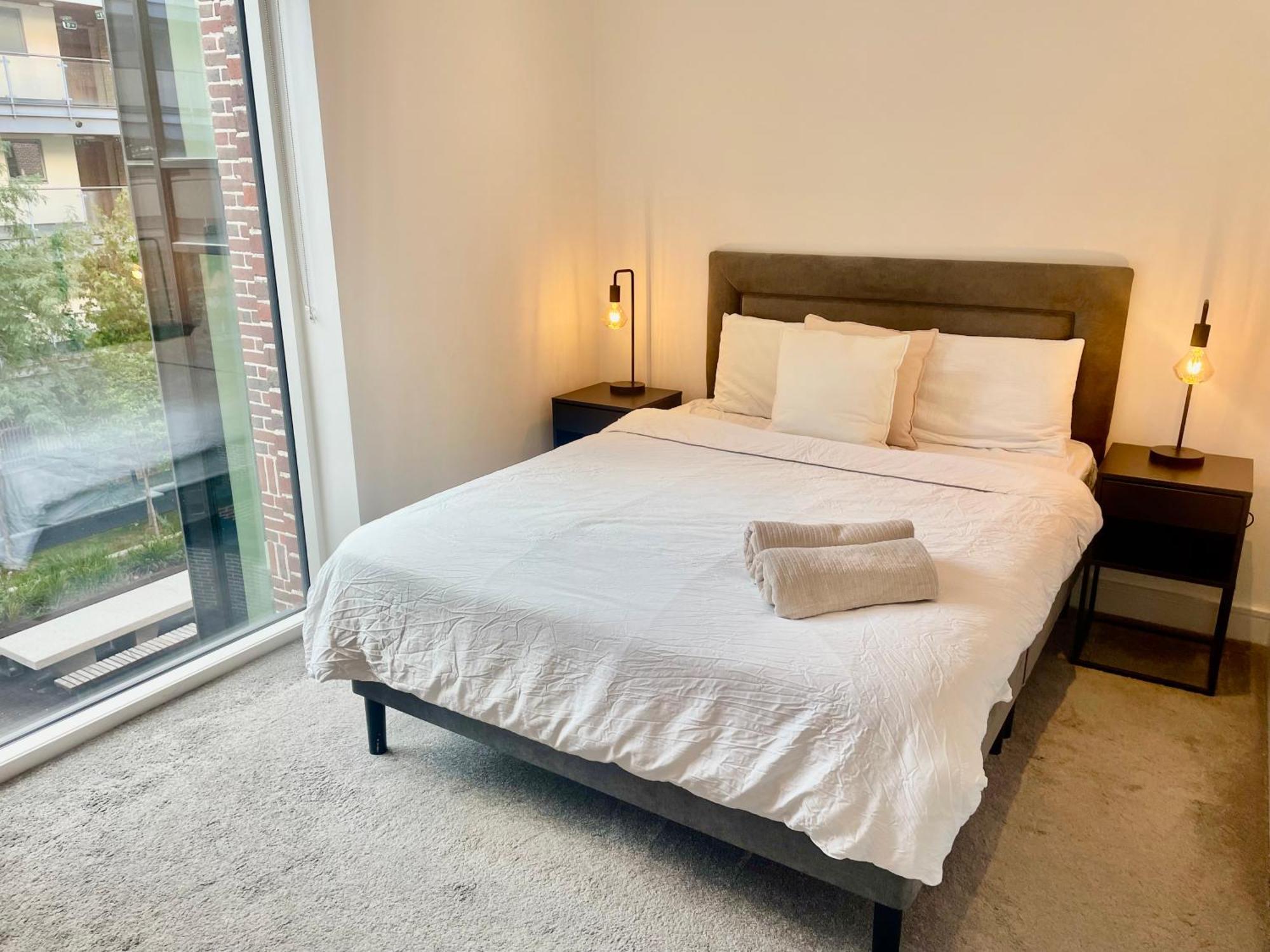 Modern Ensuite Double Bedroom Homestay
