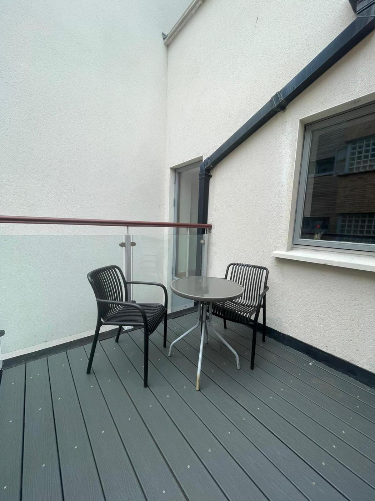 Excellent Location St Anne's Park 2 Bed/bath Apartment, 5
