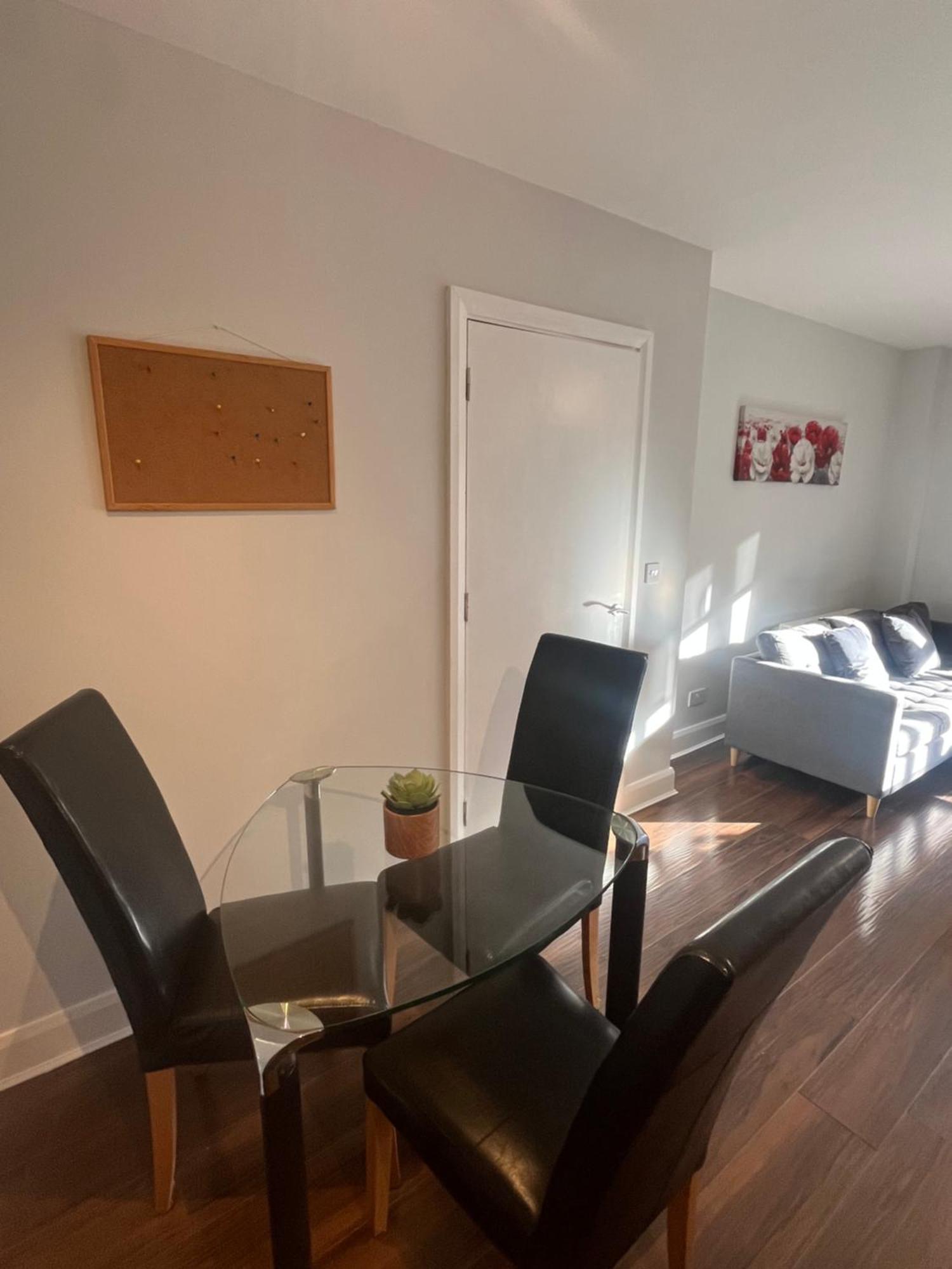 Bright Spacious Apartment *