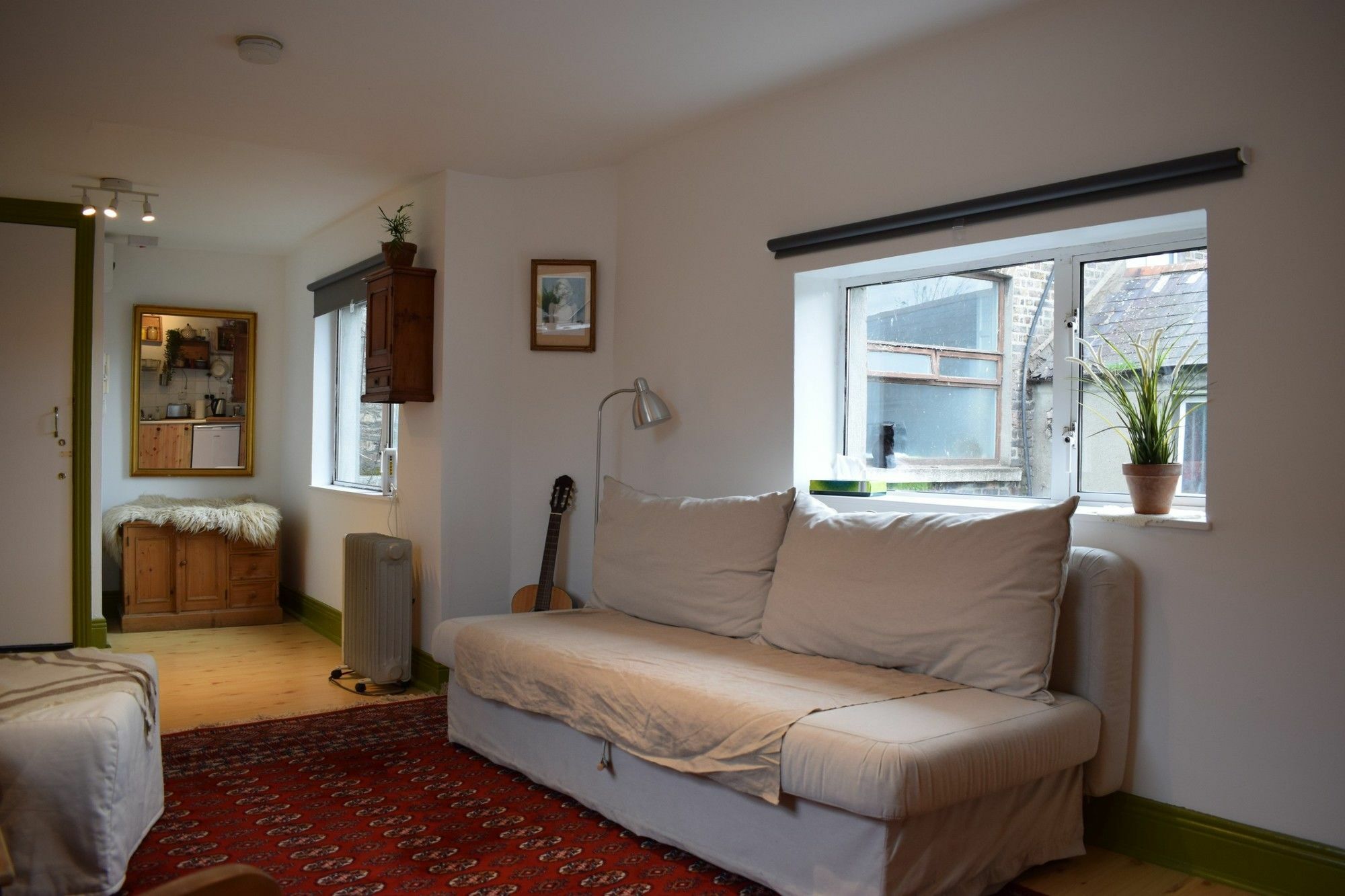 1 Bedroom Flat, Close To Centre *