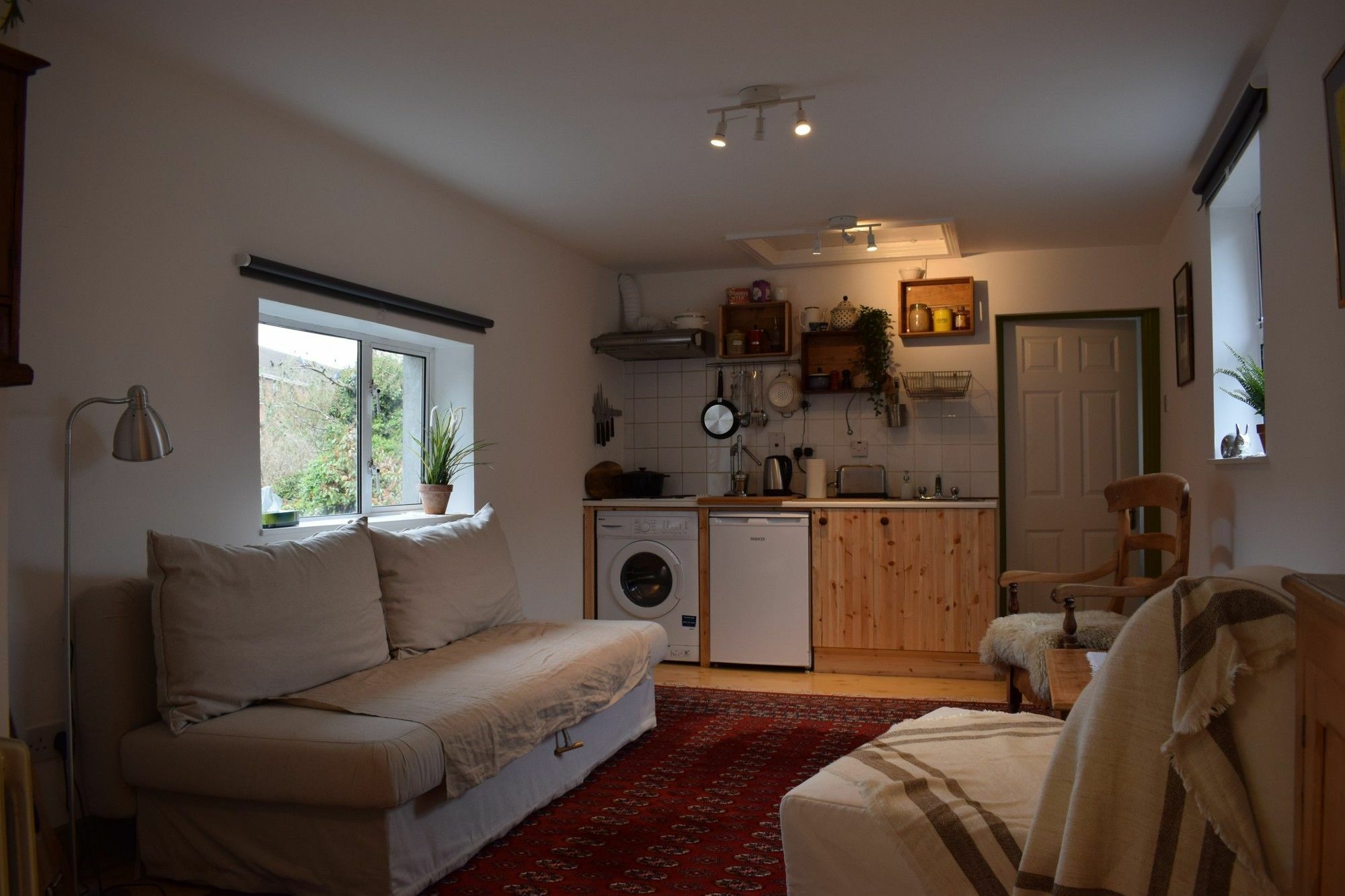 1 Bedroom Flat, Close To Centre *