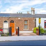 Spacious 2-Bedroom Property, Minutes From City.