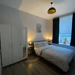 Modern And Spacious City Centre Apartment