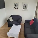 2 Double Bedrooms Apartment Near Airport & Town