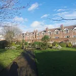 Single Room In Charming Apartment With The Terrace And The Cat In Sandymount