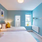 The Large Group House -Sleeps 21
