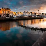 Ha\'Penny Bridge Apartment