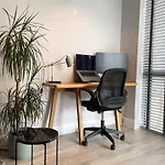 Modern Apartment 10Min From City Center With Parking