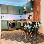 Modern Apartment 10Min From City Center With Parking