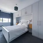 Modern Apartment 10Min From City Center With Parking