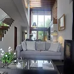 Sophisticated Seafront 3Bd Suntrap Landscaped Yard