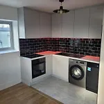 2 Double Bedrooms Apartment Near Airport & Town