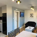 2 Double Bedrooms Apartment Near Airport & Town