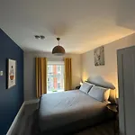 Central 2-Bed Apartment