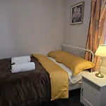 Dublin - 3 Bedroom Cosy Home - Sleeps Max 7