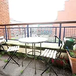 Modern Two Bed Apartment With Parking