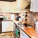 Cozy Double Room In Vibrant Smithfield Apartment