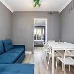 Cosy 2-Bedroom Apartment Near Airport