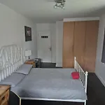 Comfortable Double Room Beside Tramline