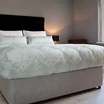 Gardiner Place Aparthotel
