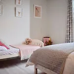 Chic And Contemporary Victorian Family Home