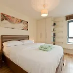 Spacious Dual-Aspect 2 Bedroom Apartment